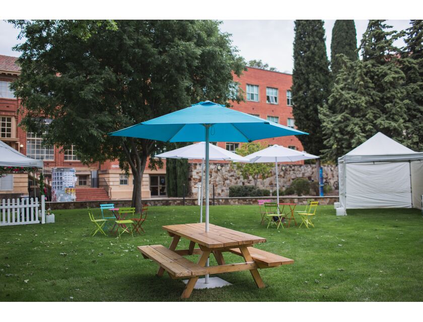 Picnic Pallet Table with Umbrella