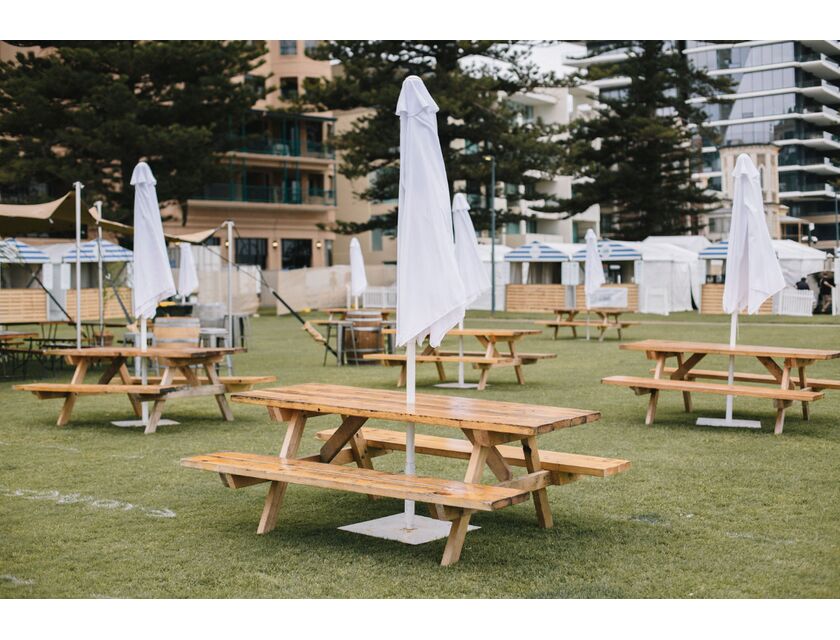 Picnic Pallet Table with Umbrella