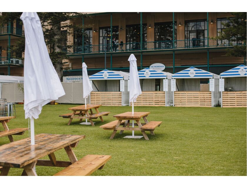 Picnic Pallet Table with Umbrella