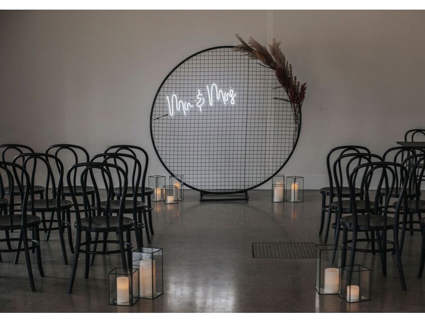Round Mesh Wall - Black