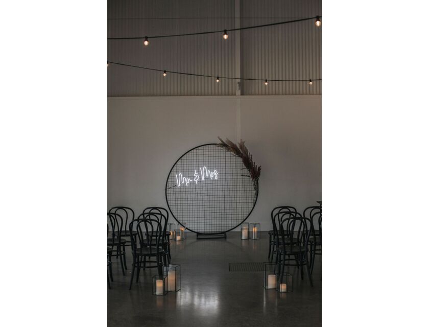 Round Mesh Wall - Black
